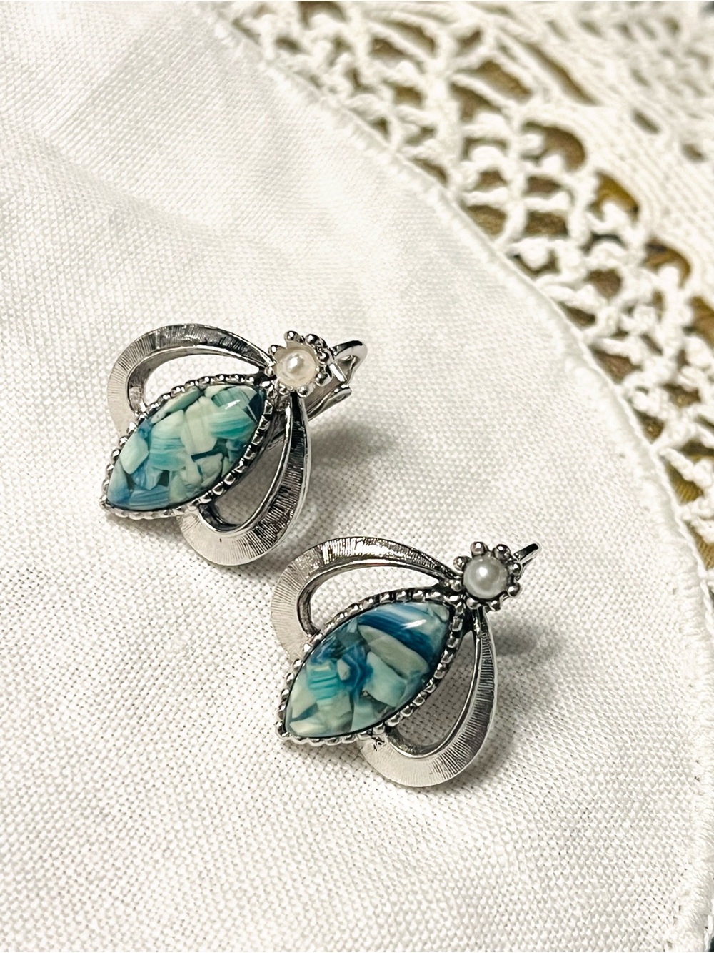 Vintage Sarah Coventry Signed Canada Blue Green Art Glass Clip On Earrings